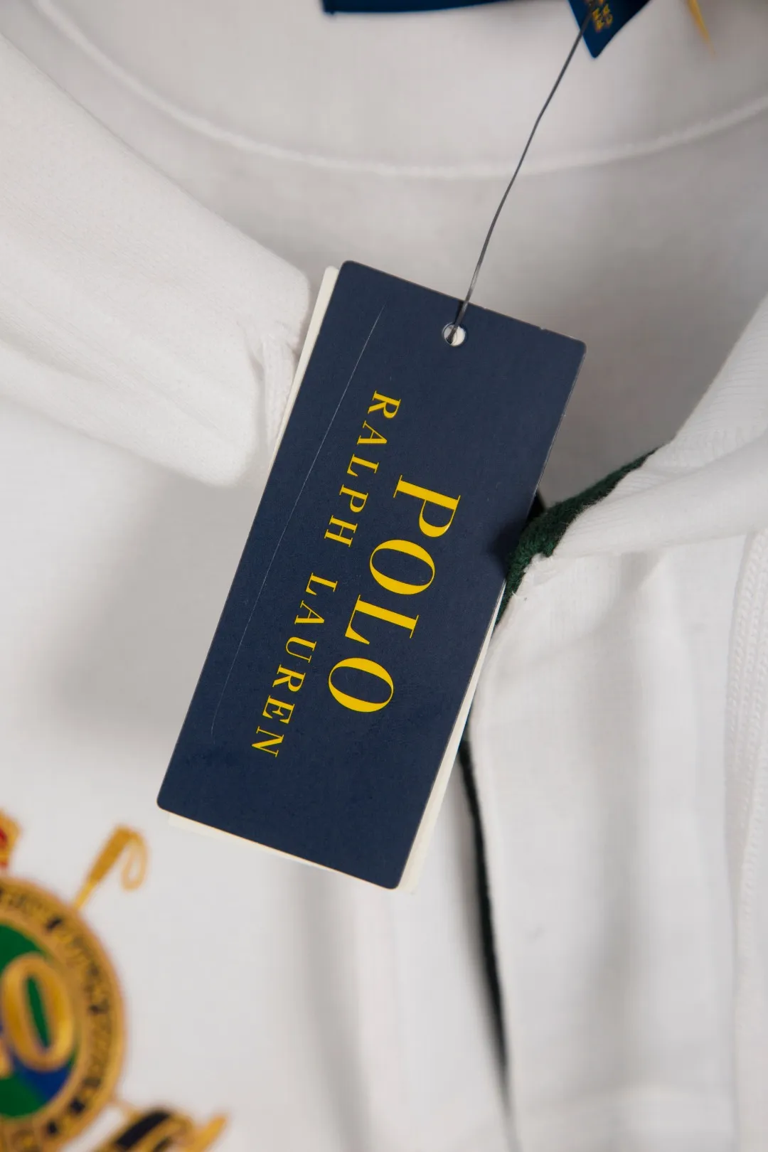 P280 Actual photo [Popular new product] Style number: 25119# Color: Navy blue/off-white Size: S to ✅ - Reactive fixed-dye D65 raw cotton double herringbone belt with wide and narrow divisions ✅ - Rejection of overlays, single-color single version, precision embroidery ✅ - RL/25 autumn and winter new product 20 commemorative badge embroidered mascot sweatshirt, deconstructed half-open chest, different from the regular classic version, high-end and outstanding, built-in contrasting reactive dyed D65 raw cotton double herringbone belt, cloud-like heavy fleece bottom with autumn and winter attributes, really comfortable, cloud-like comfort, loose fit Available in two colors, can be made as a couple model, highly recommended